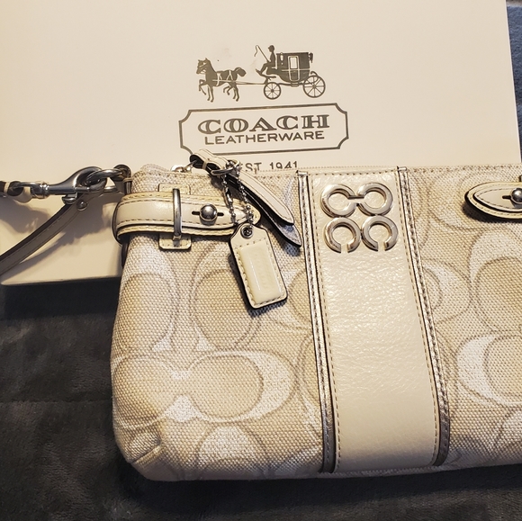 Coach large signature wristlet - Picture 3 of 6